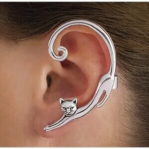 Chic Cat-Themed Ear Cuff - Swirling Design, Perfect Gift for Cat Lovers